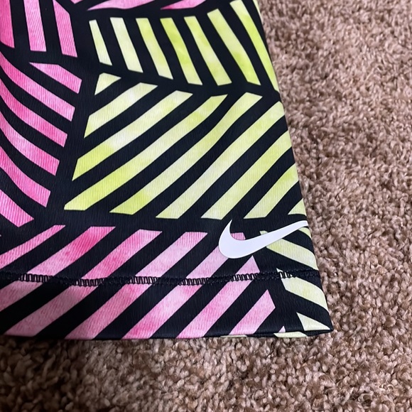 Womens Nike dri-fit capris - Picture 2 of 3